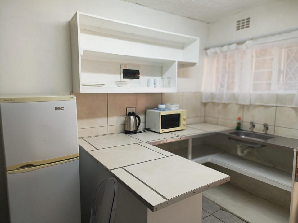 Coffee/tea facilities, dishwasher, stove