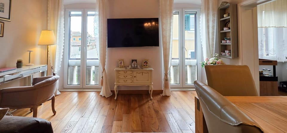 TV and multimedia, Seating area