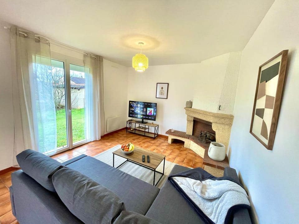 Communal lounge/ TV room, TV and multimedia, Living room