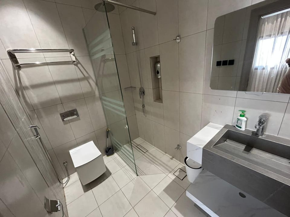 Shower, Toilet, Bathroom, towels