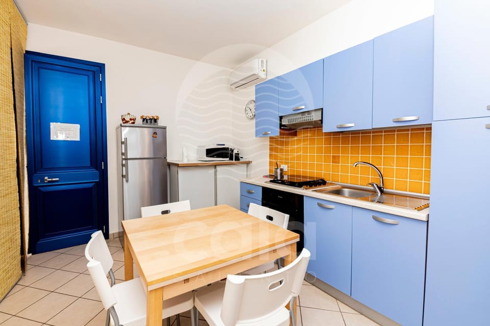 Kitchen or kitchenette, Dining area, kitchen, air conditioner