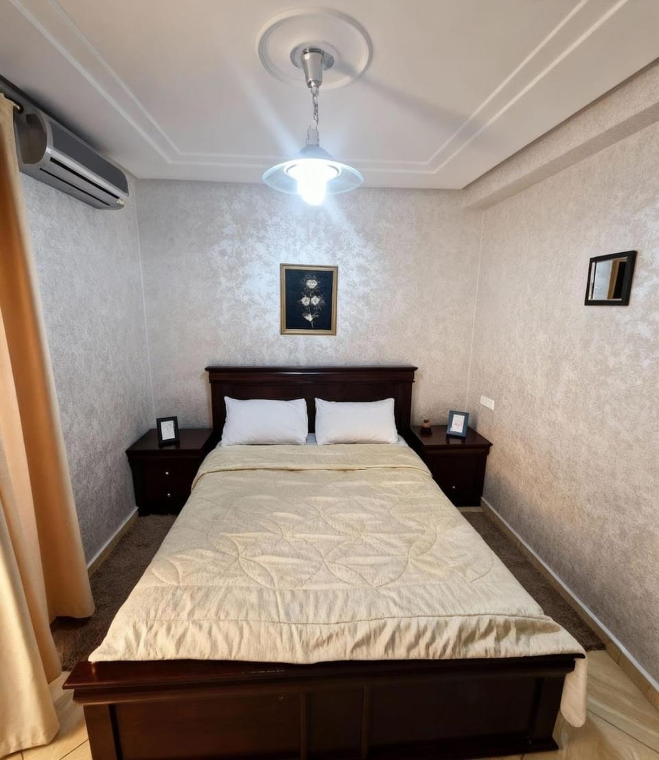 Bed, Photo of the whole room, Bedroom, air conditioner