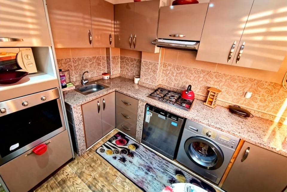 Kitchen or kitchenette, dishwasher, minibar, oven, stove, washing machine, dryer