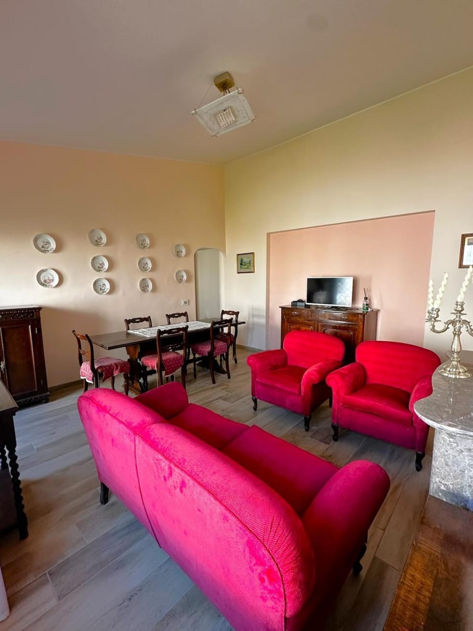 Seating area, Dining area