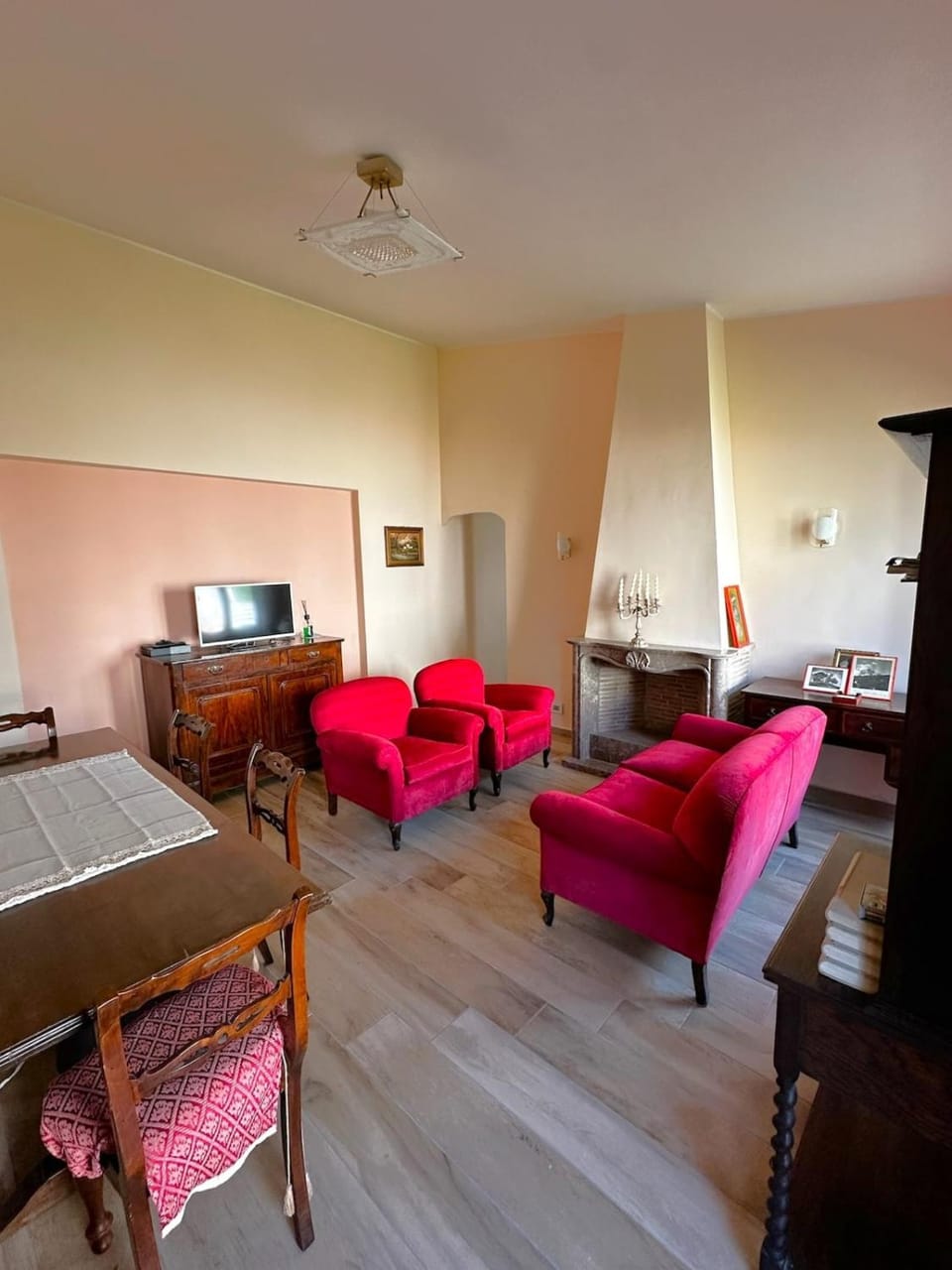 Seating area, Dining area