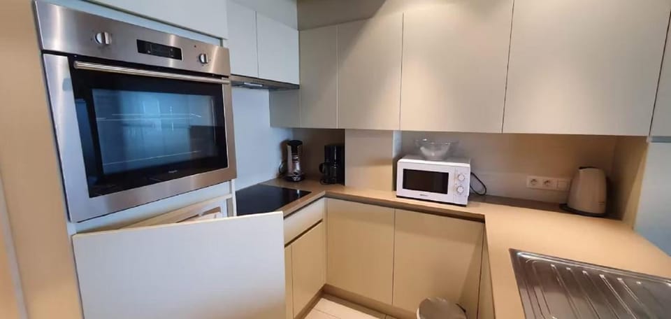dishwasher, microwave, oven, stove, kitchen