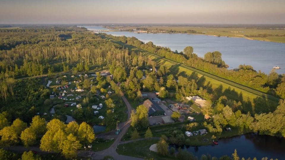 Glamping belltent in het groen Luxury tent in Zeewolde