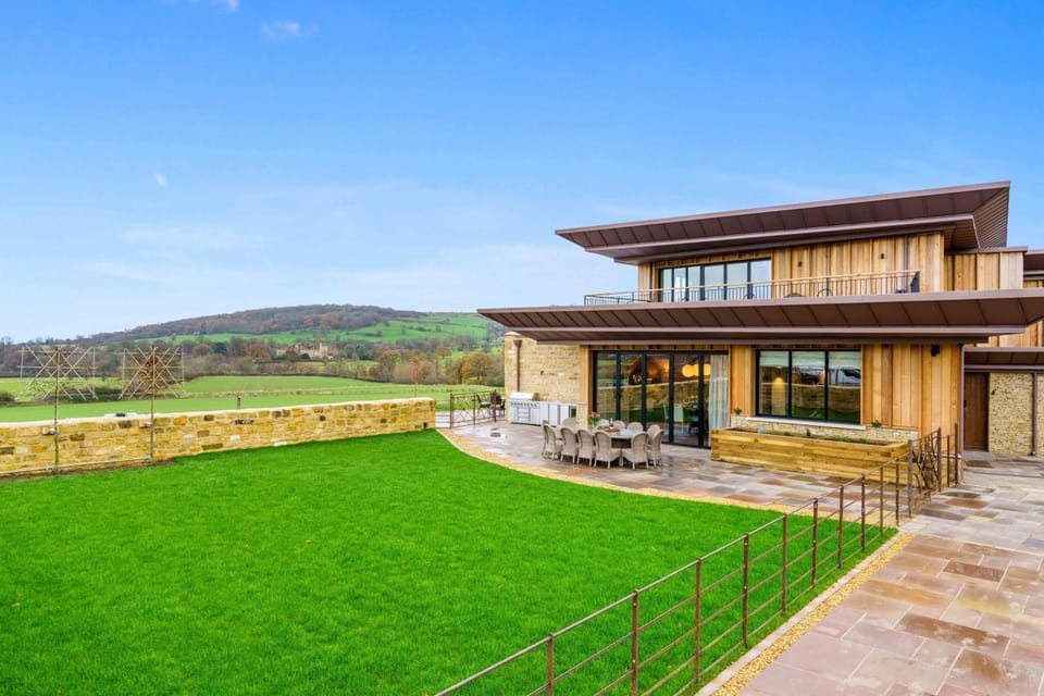 Property building, Facade/entrance, Garden, Balcony/Terrace, Garden view