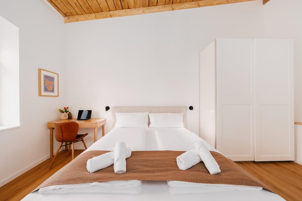 Bed, Photo of the whole room, Bedroom, towels