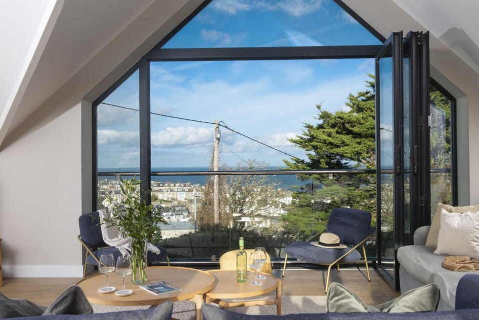 View (from property/room), Living room, Seating area