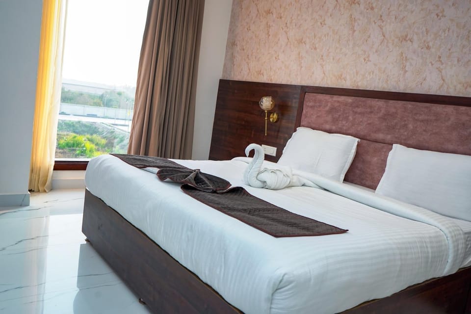 The Aero Lounge Hotel 2kms From Airport Hotel in Punjab, India