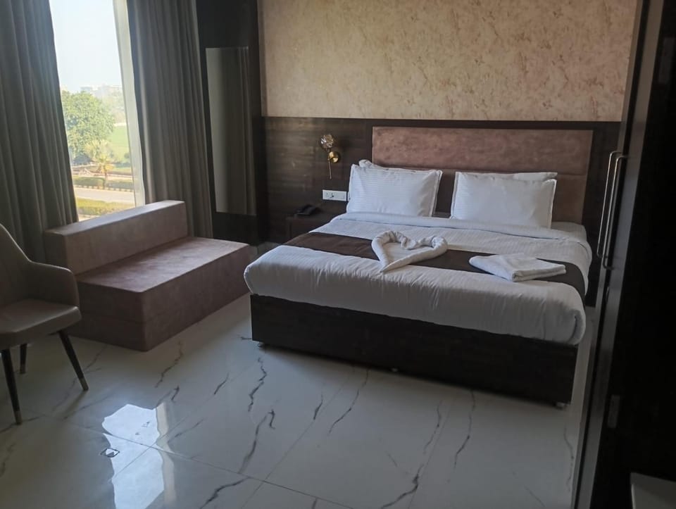 The Aero Lounge Hotel 2kms From Airport Hotel in Punjab, India