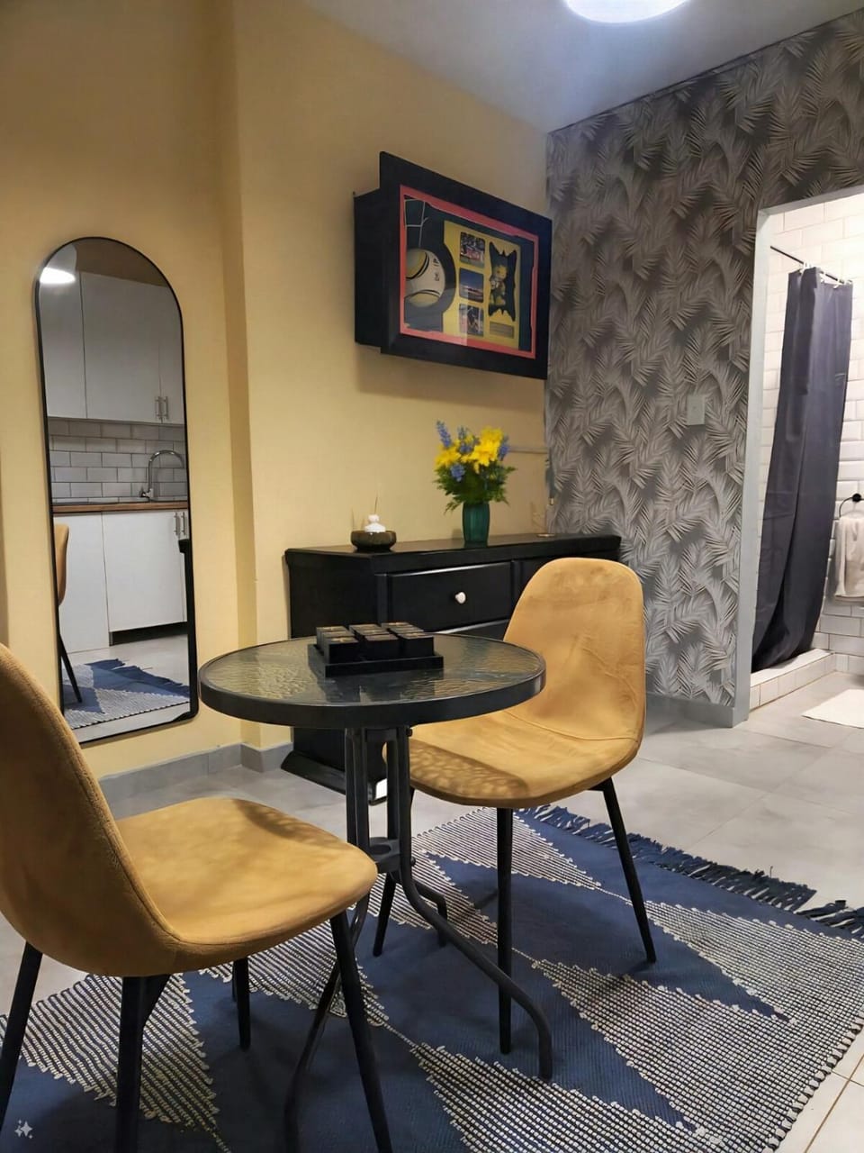 Seating area, Dining area