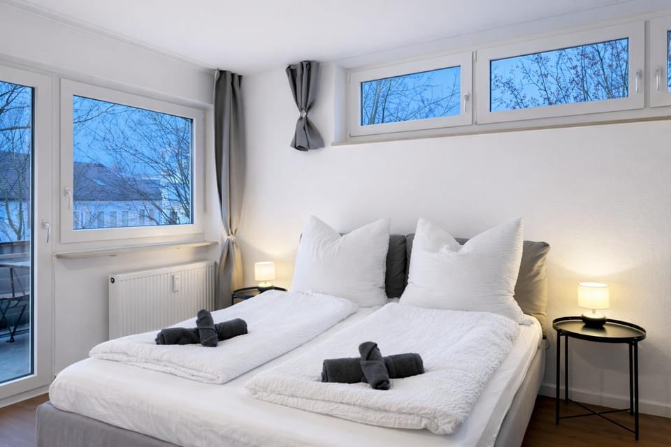 Bedroom, towels