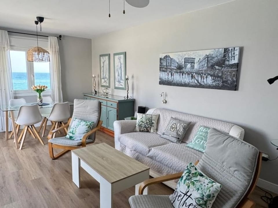 Living room, Dining area, Sea view