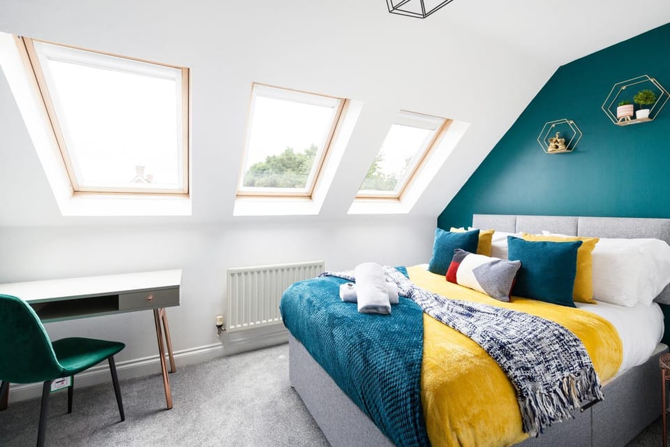 Modern 5 Bedroom Bath House - Hot Tub House in Bristol