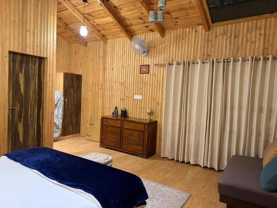The Hilltop Hideaway Bed and Breakfast in Uttarakhand