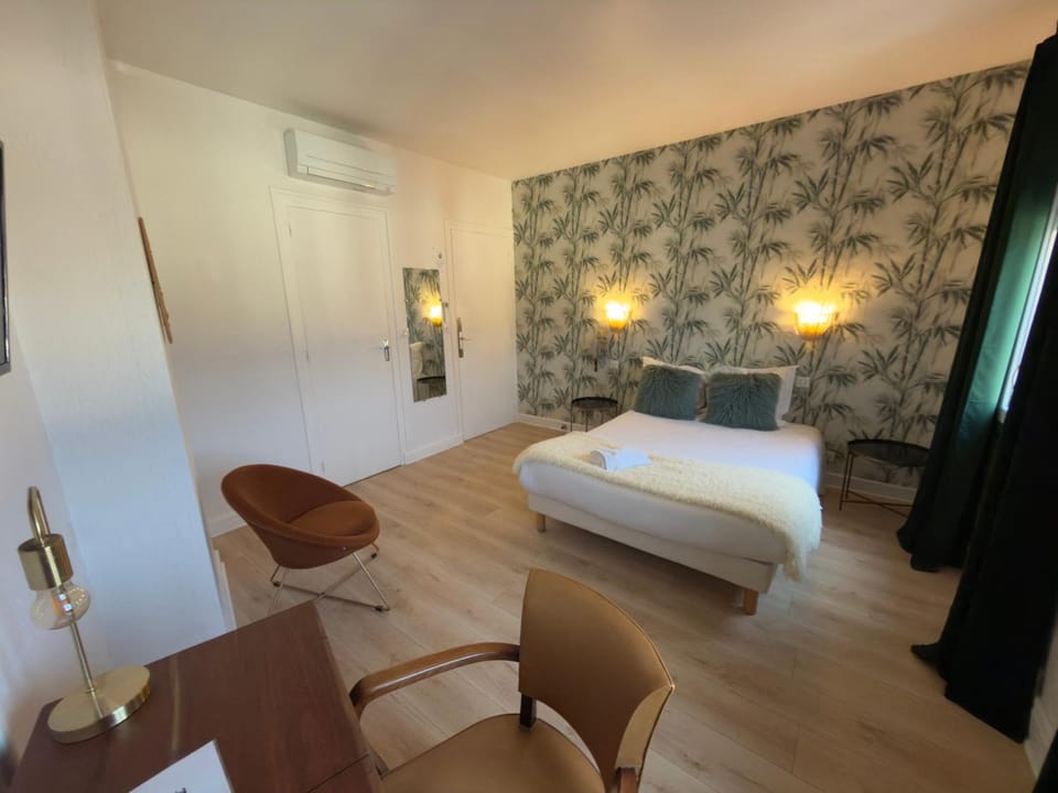 Photo of the whole room, Seating area, Bedroom, air conditioner