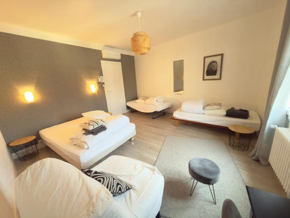 Bed, Photo of the whole room, Seating area, Bedroom