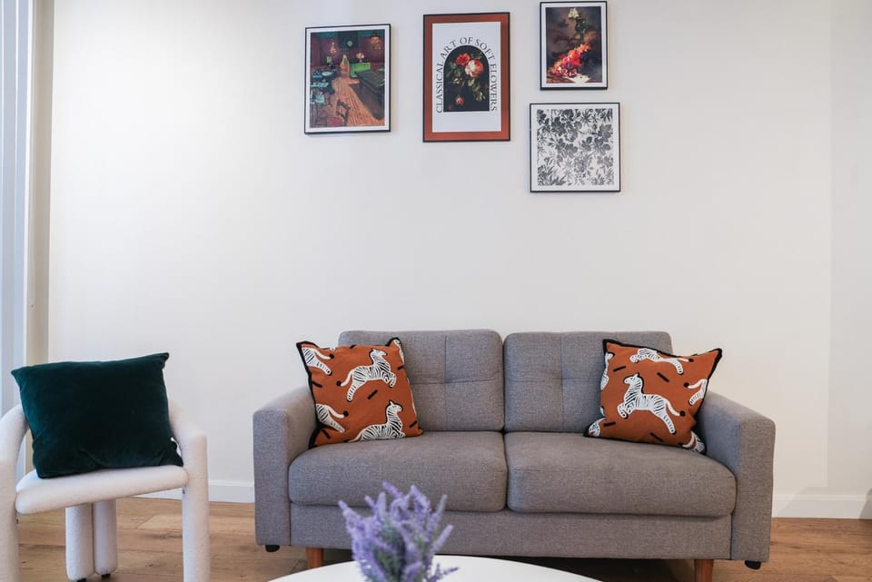 Living room, Decorative detail, Seating area