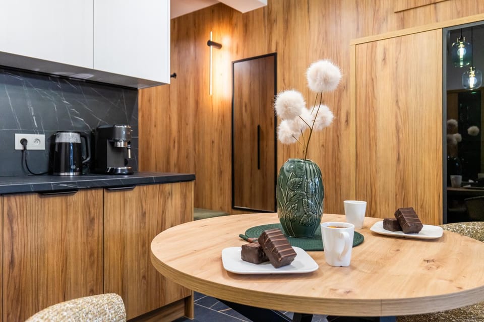 Coffee/tea facilities, Kitchen or kitchenette, Dining area