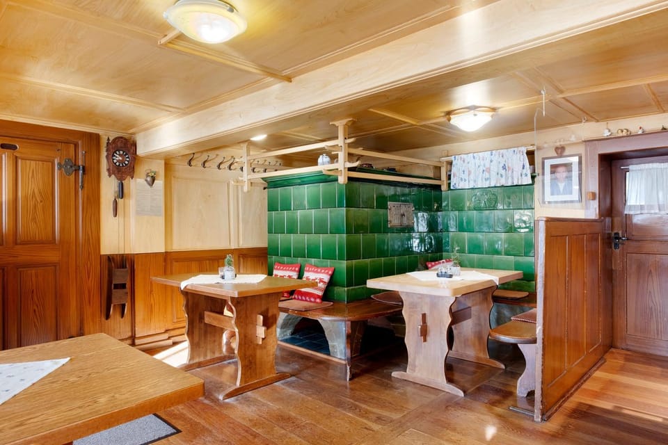 Property building, Kitchen or kitchenette, Living room