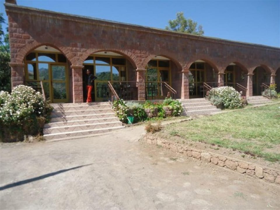 Property building, Facade/entrance, Landmark view