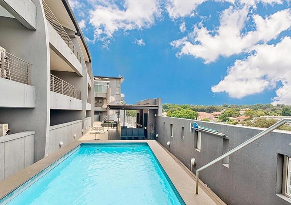 Affordable upmarket rental in Fairmount Apartment in Johannesburg