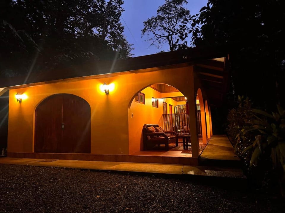 2BR Toucans and Waterfalls- the garden cottage House in San José Province