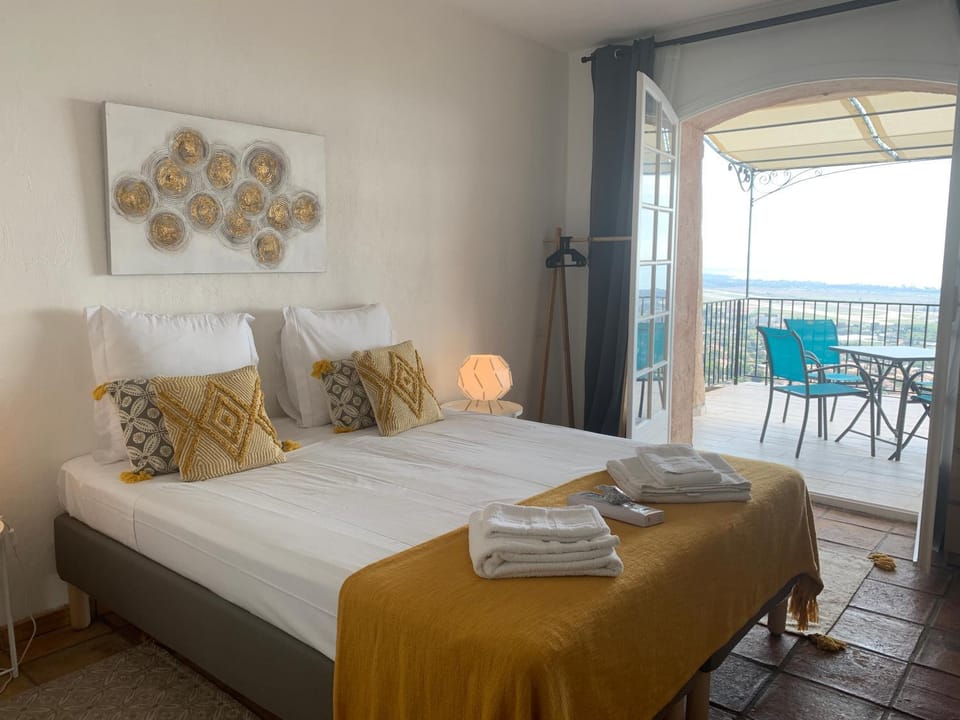 Natural landscape, Photo of the whole room