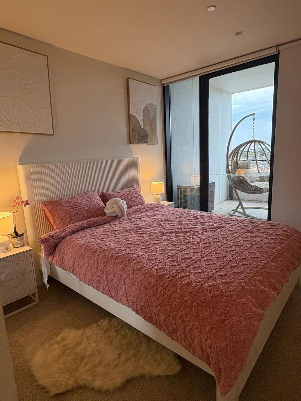 Luxury Private Room in Stylish Shared Apartment Vacation rental in Melbourne