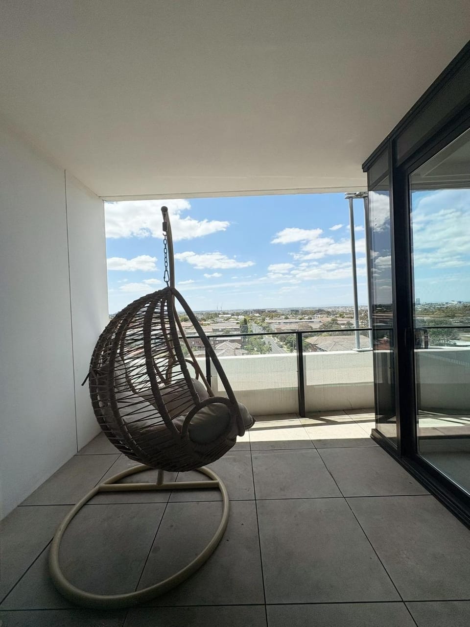 Luxury Private Room in Stylish Shared Apartment Vacation rental in Melbourne