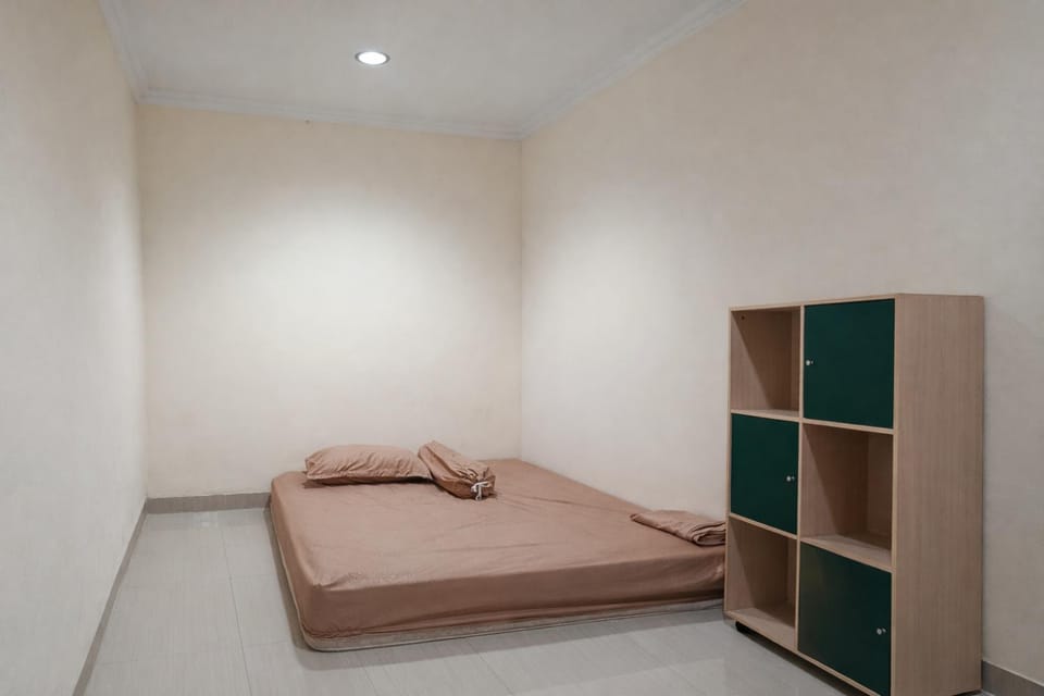 Bed, Bedroom, air conditioner