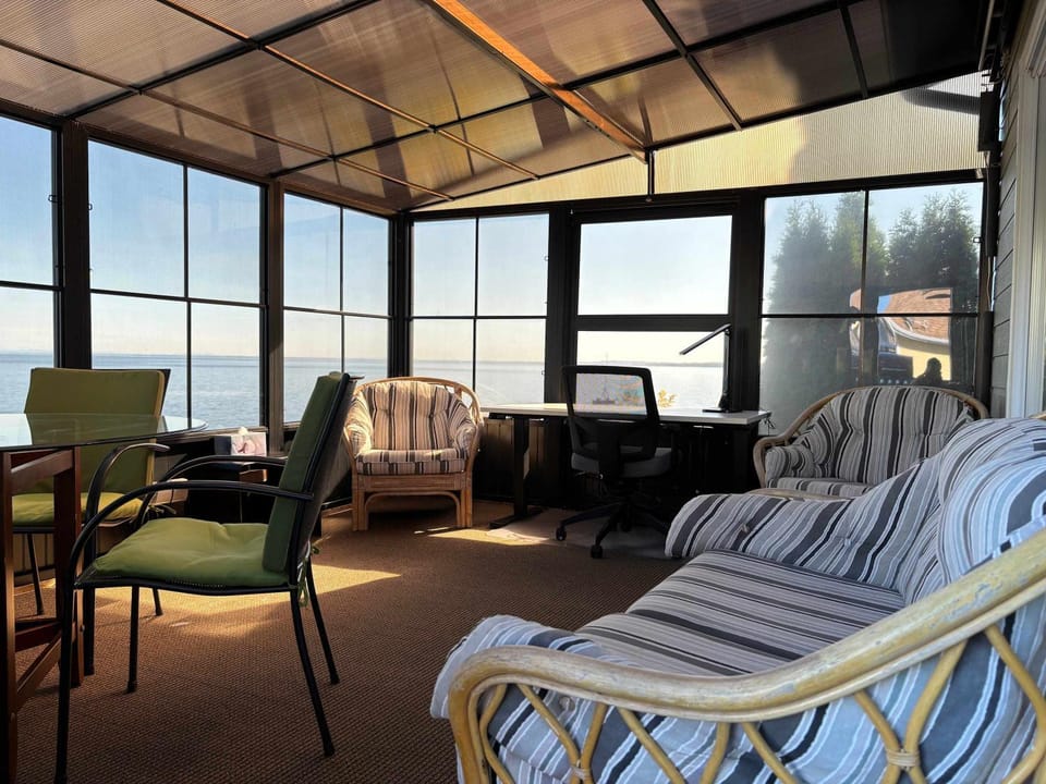 Comfort & Stunning Lake View - Vaela Chalet in La Tuque