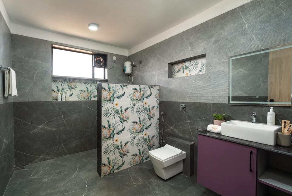 Bathroom, towels