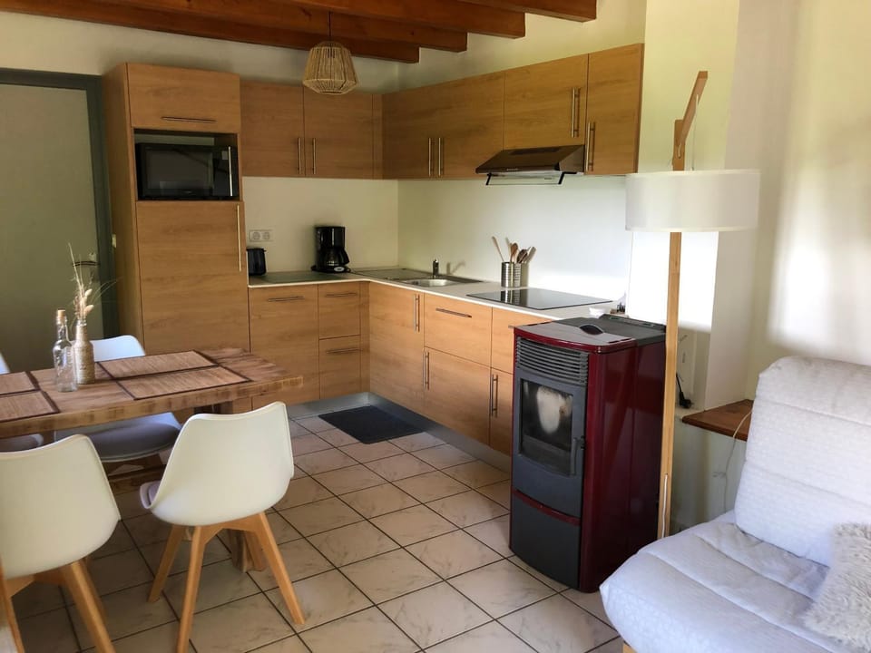 LA BERGERIE Les Pierres du Chomeil House in Auvergne-Rhône-Alpes