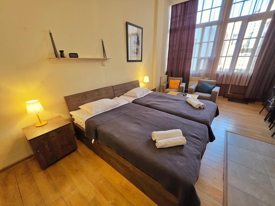 Bed, Living room, Photo of the whole room, Bedroom, towels