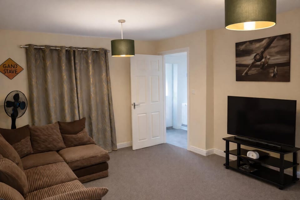 Communal lounge/ TV room, TV and multimedia