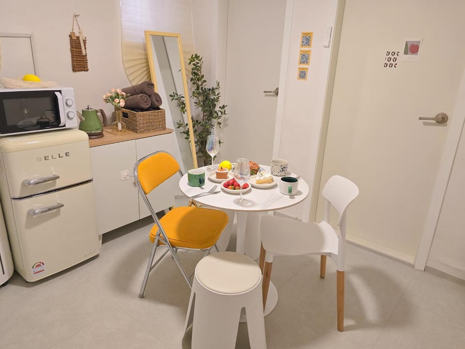 Accommodation 1 minute from Konkuk University Station #5 minutes to Seongsu#Remodeling#Ttukseom#DDP#Myeongdong Seoul Trip#Lotte World Tower Apartment in Seoul