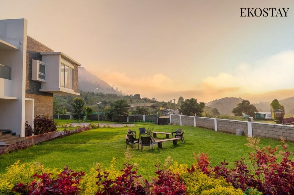 Property building, Garden, Garden view, Mountain view