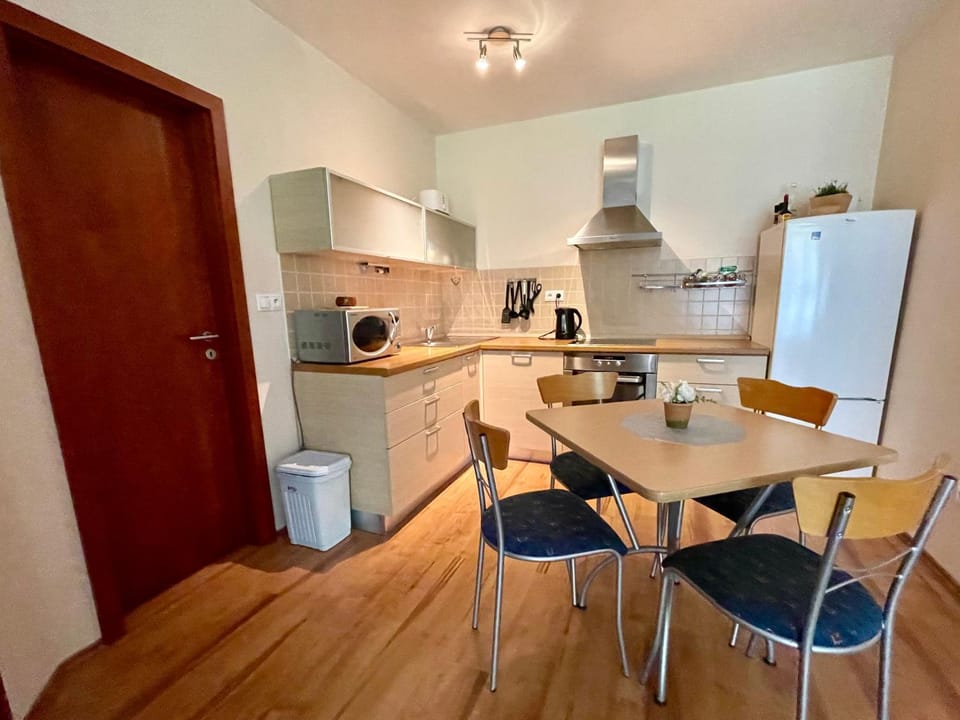 Dining area, kitchen