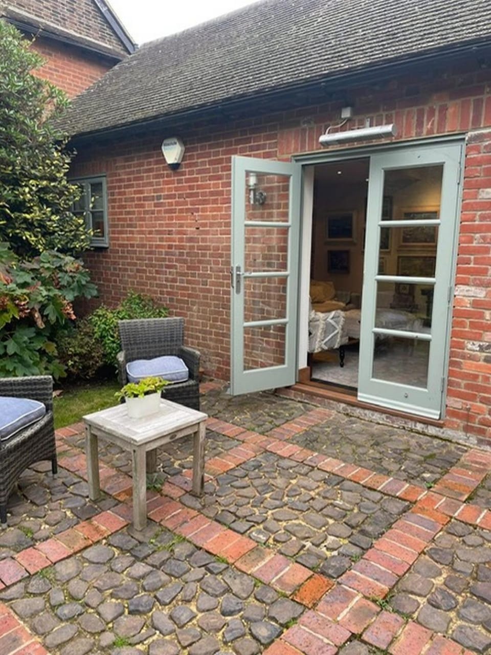 Property building, Patio, Day, Living room, Seating area