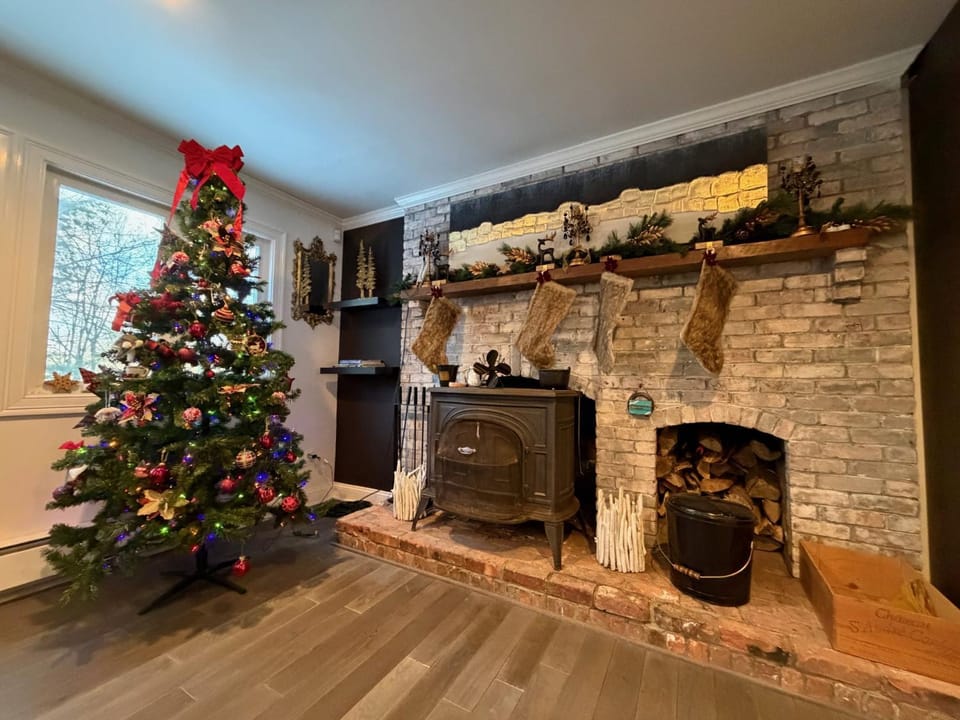 Summit House on George | Renovated | 5 Mins to K-1 | Lift & Rental Deals Chalet in Mendon