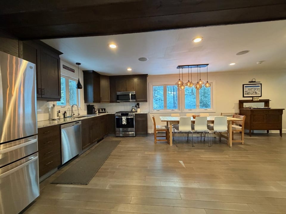 Summit House on George | Renovated | 5 Mins to K-1 | Lift & Rental Deals Chalet in Mendon