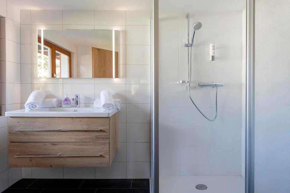 Shower, Bathroom, towels