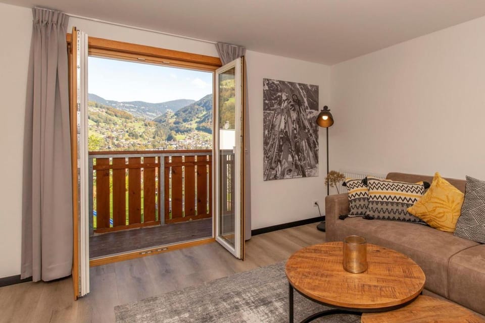 Natural landscape, Balcony/Terrace, Living room, Seating area