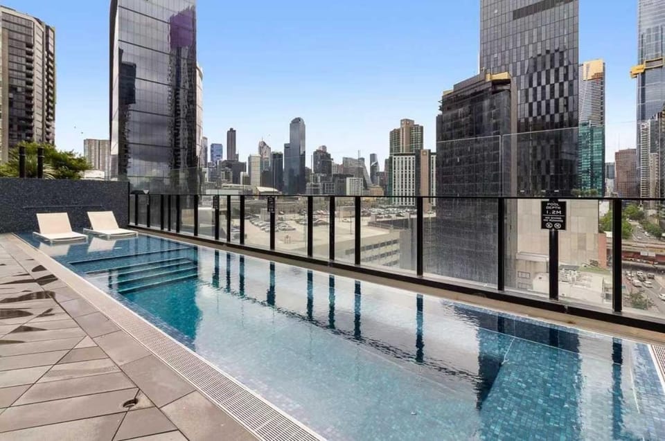 Shadow Play BPM Southbank- Stylish 2Bed with Yarra River View Apartment in Southbank
