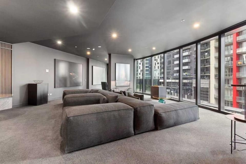 Shadow Play BPM Southbank- Stylish 2Bed with Yarra River View Apartment in Southbank