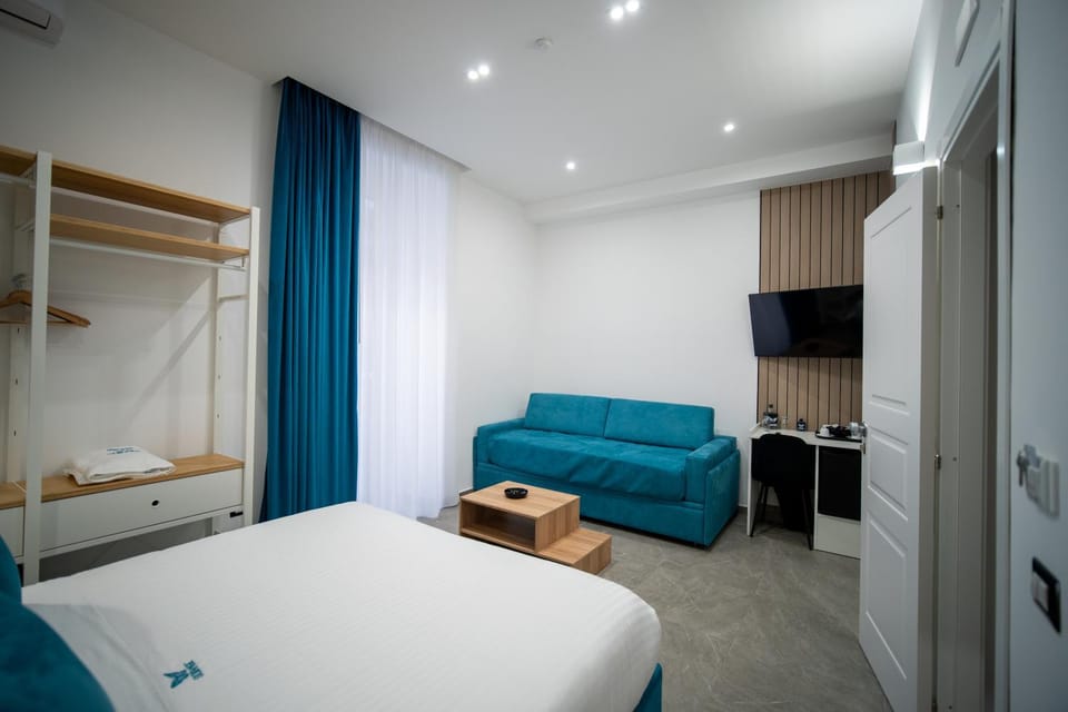 Bed, TV and multimedia, Bedroom, wardrobe