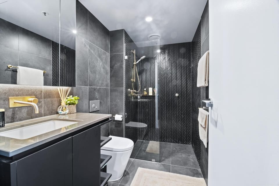 Elegant Top Floor 1BR, Sleeps 4, City Views Apartment in Canberra
